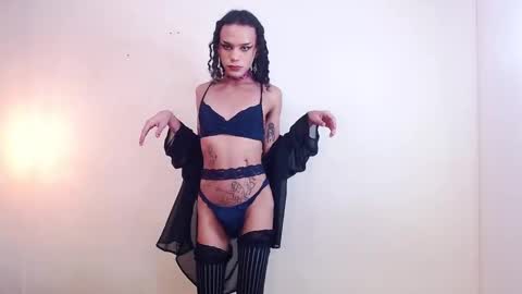 Snapshot of foxy_ella chatting on 10/22/25, 04:18 Ella online show from 10/22/25, 04:18