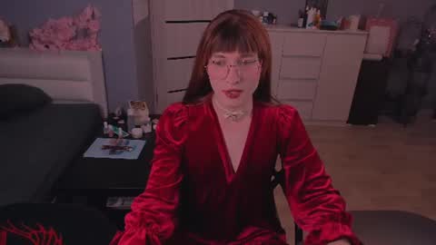 Snapshot of foxy_jpg chatting on 07/05/26, 09:44 Sue online show from 07/05/26, 09:44
