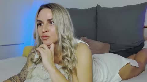 Foxy Kimmi online show from 11/22/25, 07:07