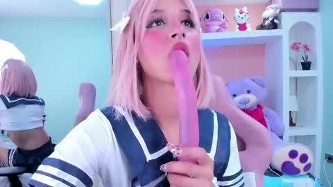 Snapshot of foxy_loren chatting on 10/29/25, 06:42 Loren online show from 10/29/25, 06:42