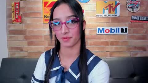 Loren online show from 11/11/25, 06:19