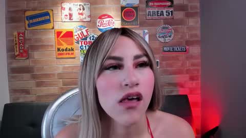 Snapshot of foxy_rhenna chatting on 11/11/25, 11:10 Miss Rhenna online show from 11/11/25, 11:10