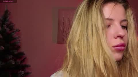 Snapshot of foxy_vibes chatting on 11/30/25, 05:33 Ammy Fox online show from 11/30/25, 05:33