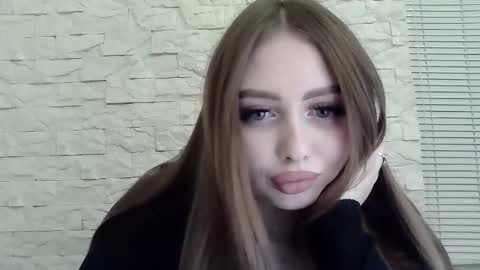 Snapshot of foxyflaree chatting on 11/25/25, 03:23 Alice online show from 11/25/25, 03:23