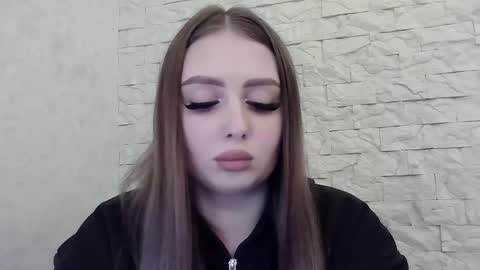 Snapshot of foxyflaree chatting on 11/27/25, 03:25 Alice online show from 11/27/25, 03:25