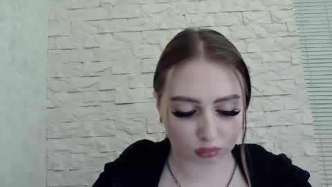 Snapshot of foxyflaree chatting on 11/30/25, 04:11 Alice online show from 11/30/25, 04:11