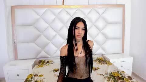 Snapshot of foxyhillx chatting on 11/05/25, 08:53 foxyhillx online show from 11/05/25, 08:53