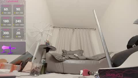 yiyi online show from 11/15/25, 12:02