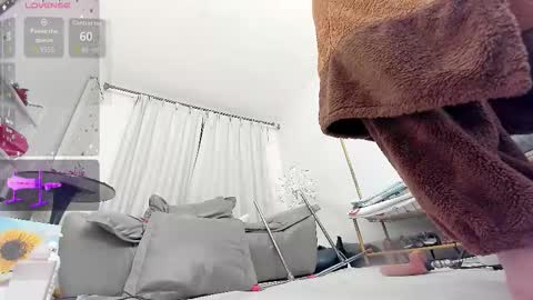 yiyi online show from 12/15/25, 11:58