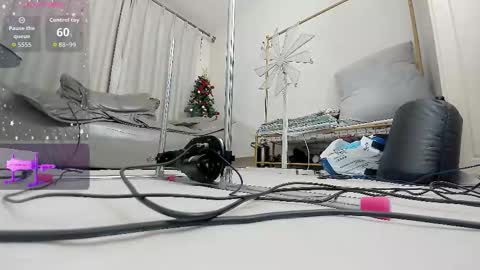 yiyi online show from 12/21/25, 12:01