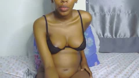 foxypennyy online show from 11/18/25, 02:21