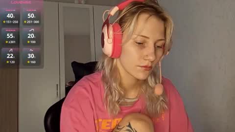 Snapshot of foxysable chatting on 11/12/25, 07:20 Kate online show from 11/12/25, 07:20