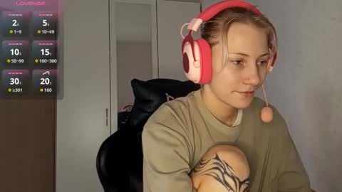 Snapshot of foxysable chatting on 11/19/25, 08:14 Kate online show from 11/19/25, 08:14