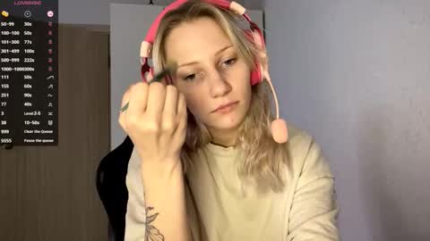 Snapshot of foxysable chatting on 11/29/25, 08:39 Kate online show from 11/29/25, 08:39