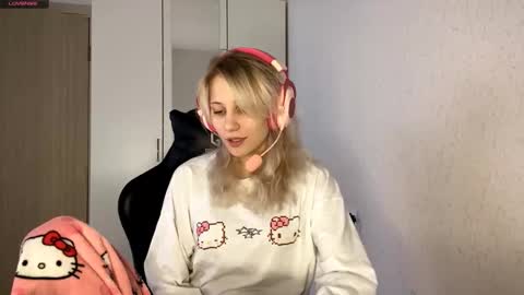 Snapshot of foxysable chatting on 11/30/25, 09:35 Kate online show from 11/30/25, 09:35