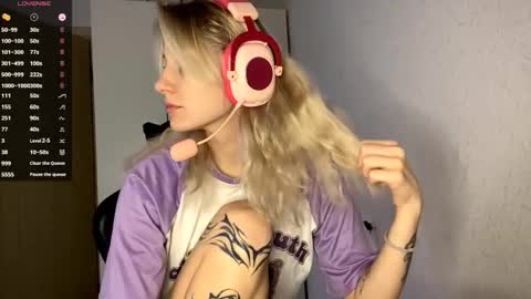 Snapshot of foxysable chatting on 12/01/25, 08:30 Kate online show from 12/01/25, 08:30