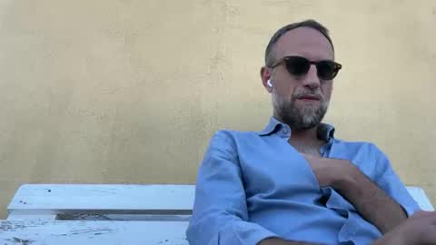 Snapshot of fra___ chatting on 10/31/25, 01:23 fra___ online show from 10/31/25, 01:23