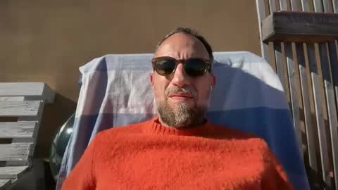 Snapshot of fra___ chatting on 11/04/25, 10:03 fra___ online show from 11/04/25, 10:03