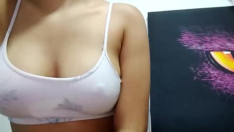 Snapshot of fragmented_girl_18 chatting on 03/02/26, 02:36 Sofa online show from 03/02/26, 02:36