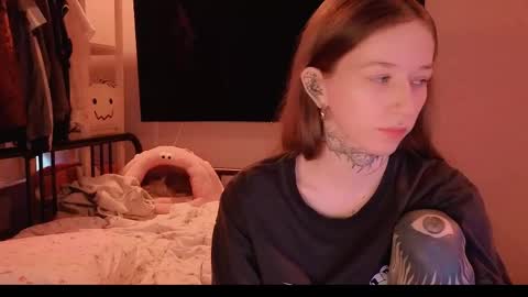 fran_bow online show from 04/28/26, 01:16