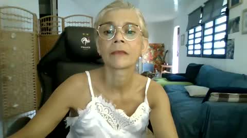 francelune online show from 01/28/25, 01:49