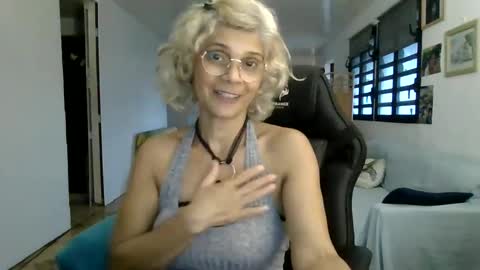 francelune online show from 02/11/25, 02:35