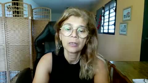 Snapshot of francelune chatting on 04/25/26, 08:28 francelune online show from 04/25/26, 08:28