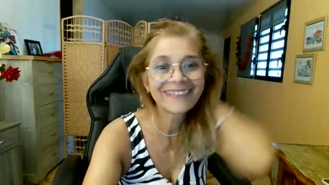 Snapshot of francelune chatting on 05/02/26, 11:59 francelune online show from 05/02/26, 11:59