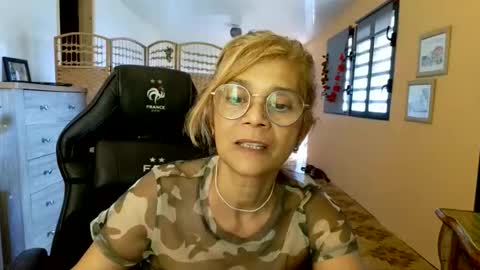 Snapshot of francelune chatting on 05/24/26, 09:47 francelune online show from 05/24/26, 09:47