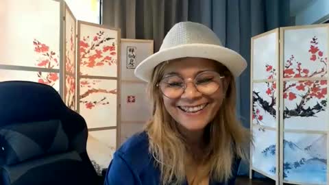 Snapshot of francelune chatting on 05/31/26, 04:25 francelune online show from 05/31/26, 04:25