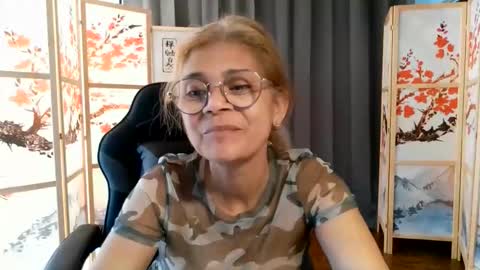 Snapshot of francelune chatting on 06/02/26, 08:27 francelune online show from 06/02/26, 08:27