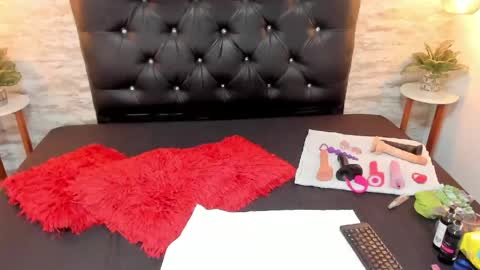 Snapshot of francesca_bbw chatting on 05/14/26, 03:13 online show from 05/14/26, 03:13