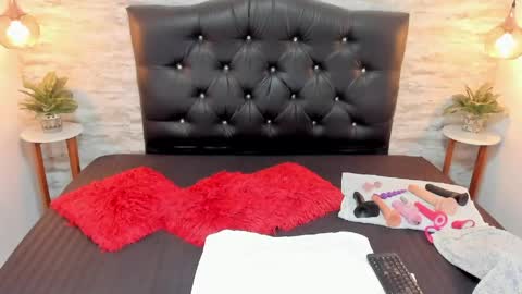 Snapshot of francesca_bbw chatting on 05/28/26, 02:42 online show from 05/28/26, 02:42