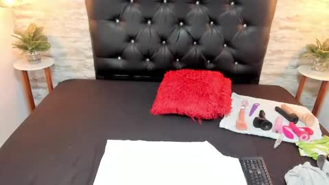 Snapshot of francesca_bbw chatting on 05/29/26, 02:53 online show from 05/29/26, 02:53