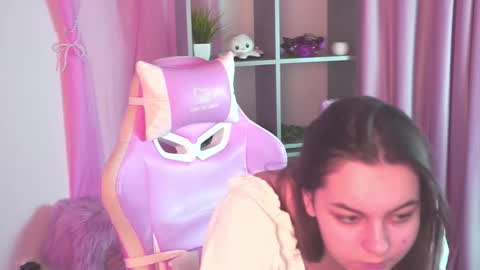 Snapshot of francescacavaliere chatting on 12/17/25, 07:58 Francesca online show from 12/17/25, 07:58