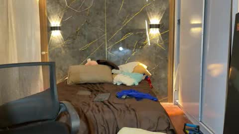 Snapshot of francheska_baby chatting on 09/26/25, 08:07 Dynamic roles online show from 09/26/25, 08:07