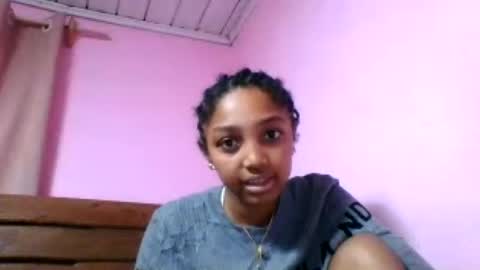 Snapshot of francia333068 chatting on 07/19/26, 02:10 francia333068 online show from 07/19/26, 02:10