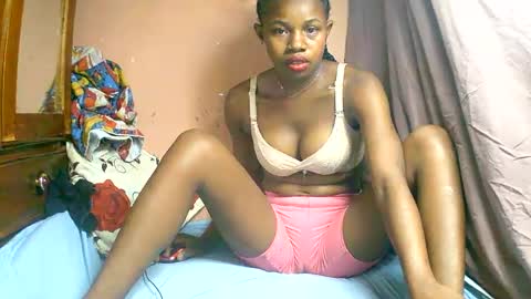 Snapshot of franciefrancie chatting on 03/01/25, 01:18 francilla online show from 03/01/25, 01:18