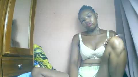 Snapshot of franciefrancie chatting on 03/02/25, 12:22 francilla online show from 03/02/25, 12:22