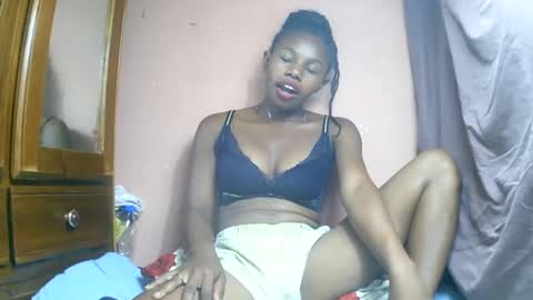 Snapshot of franciefrancie chatting on 03/03/25, 03:09 francilla online show from 03/03/25, 03:09