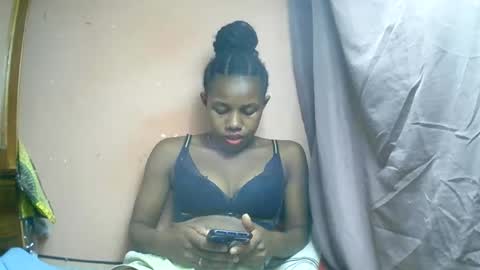 Snapshot of franciefrancie chatting on 03/04/25, 06:37 francilla online show from 03/04/25, 06:37