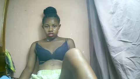 Snapshot of franciefrancie chatting on 03/04/25, 10:02 francilla online show from 03/04/25, 10:02