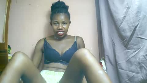 Snapshot of franciefrancie chatting on 03/04/25, 01:06 francilla online show from 03/04/25, 01:06