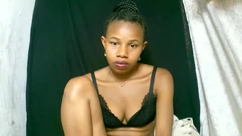 Snapshot of franciefrancie chatting on 09/26/25, 01:26 francilla online show from 09/26/25, 01:26