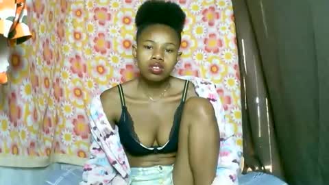 Snapshot of franciefrancie chatting on 09/29/25, 05:34 francilla online show from 09/29/25, 05:34