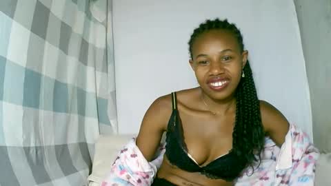 Snapshot of franciefrancie chatting on 10/06/25, 05:21 francilla online show from 10/06/25, 05:21