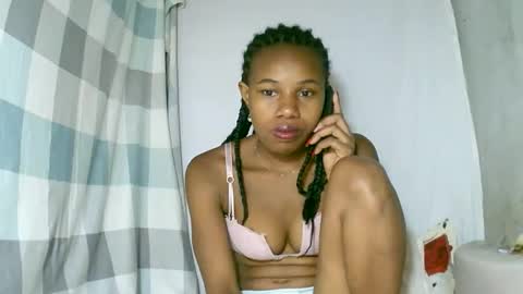 Snapshot of franciefrancie chatting on 10/07/25, 06:43 francilla online show from 10/07/25, 06:43