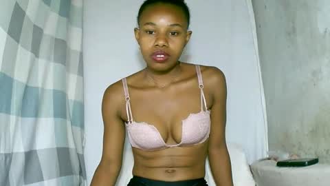 Snapshot of franciefrancie chatting on 10/08/25, 07:06 francilla online show from 10/08/25, 07:06