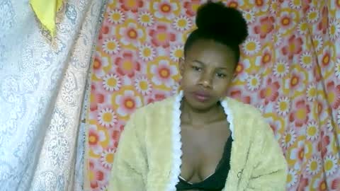 Snapshot of franciefrancie chatting on 10/19/25, 04:02 francilla online show from 10/19/25, 04:02