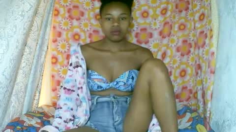 Snapshot of franciefrancie chatting on 10/20/25, 05:52 francilla online show from 10/20/25, 05:52